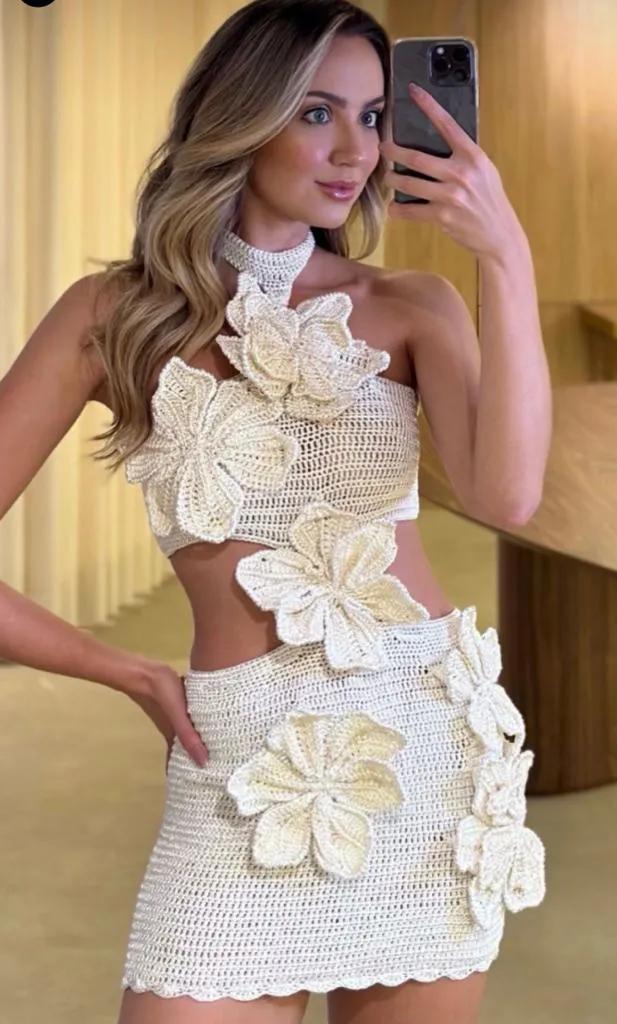 Vestido Floral Off White em Crochê